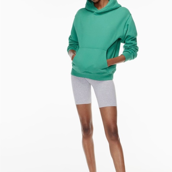 BNWT Aritzia TNA Chill 7” Hi Rise Shorts - Picture 2 of 5